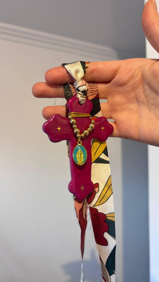 Suspension Murale Croix Fuschia & Madone Bleue