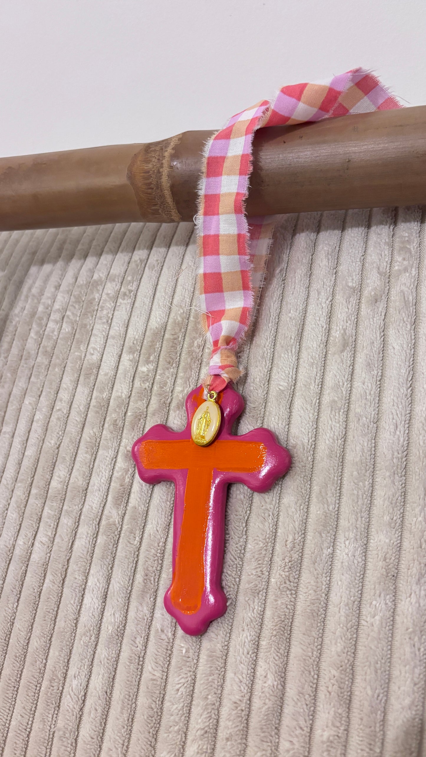 Suspension Murale Croix Bicolore Orange
