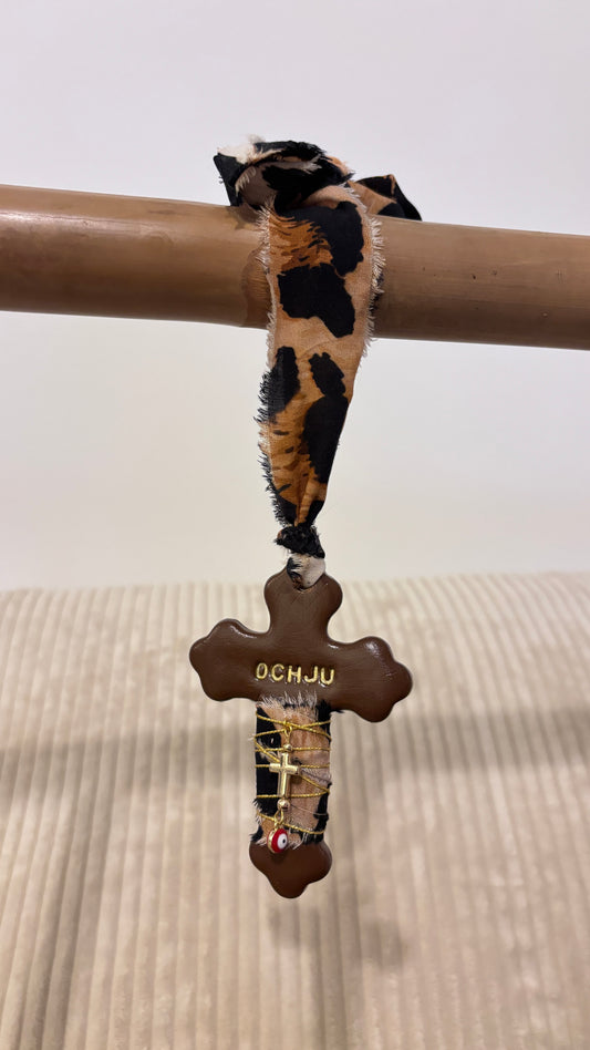 Suspension Murale Croix "OCHJU"