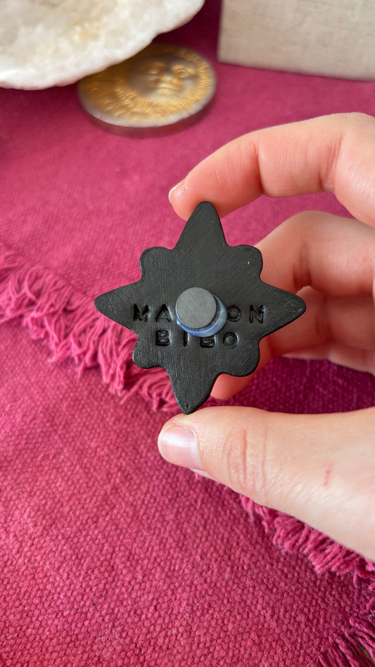 Magnet Noir Croix Jaune