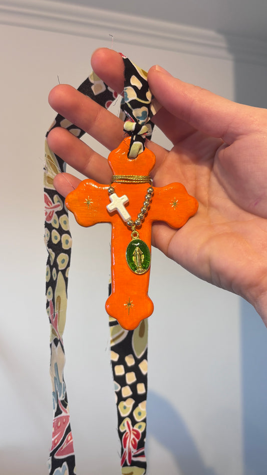Suspension Murale Croix Orange & Madone Verte