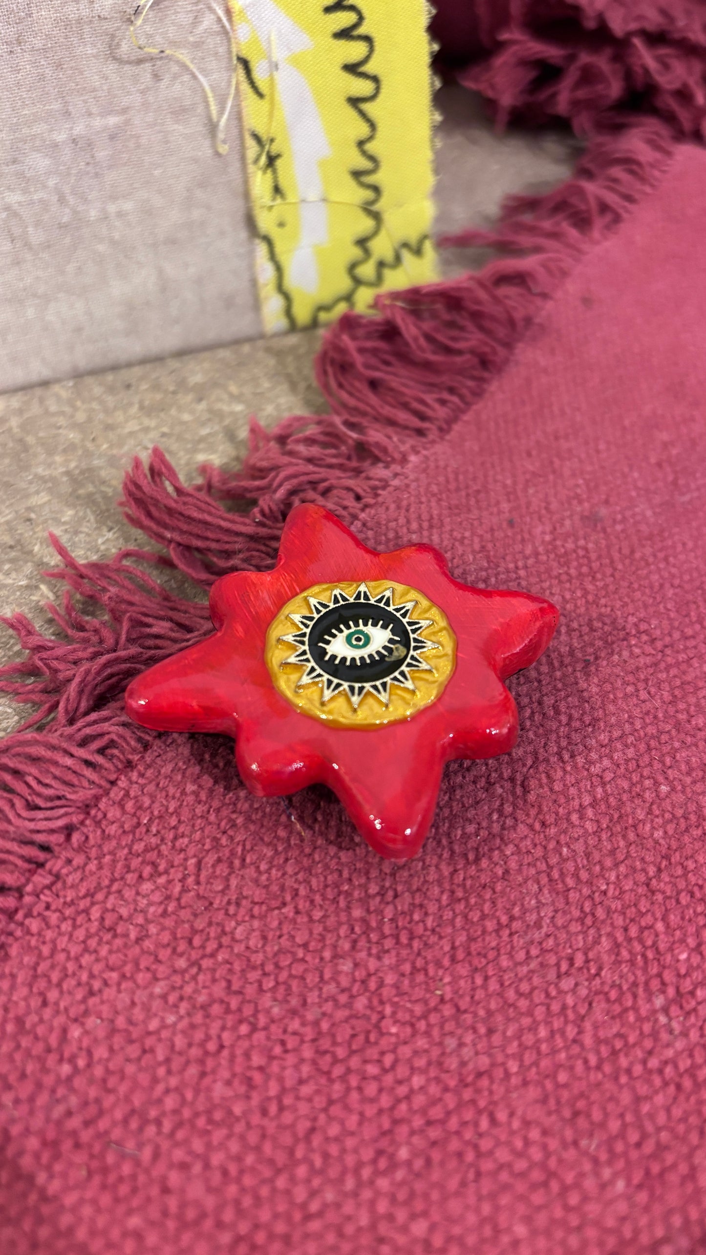 Magnet Rouge Oeil Protecteur
