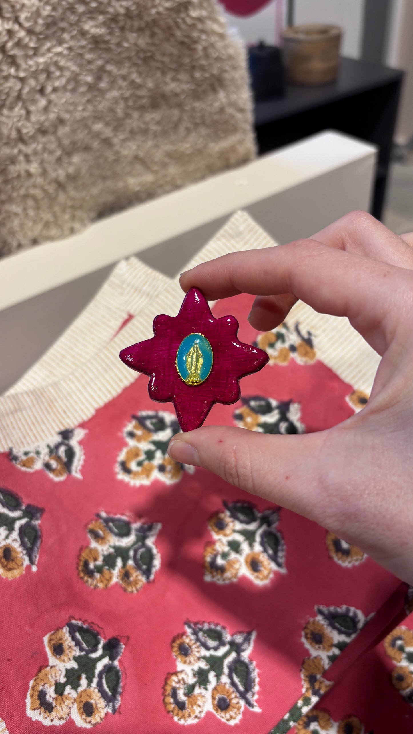 Magnet Fuschia Madone Bleue