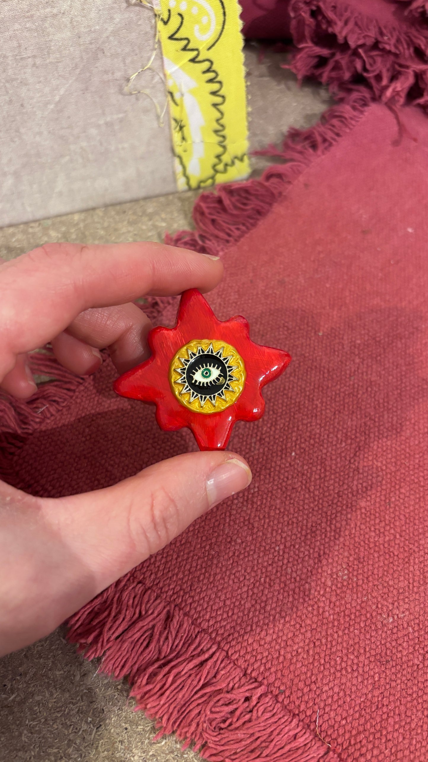 Magnet Rouge Oeil Protecteur