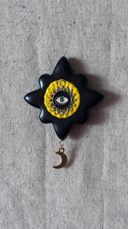 Magnet Noir Oeil Jaune & Lune
