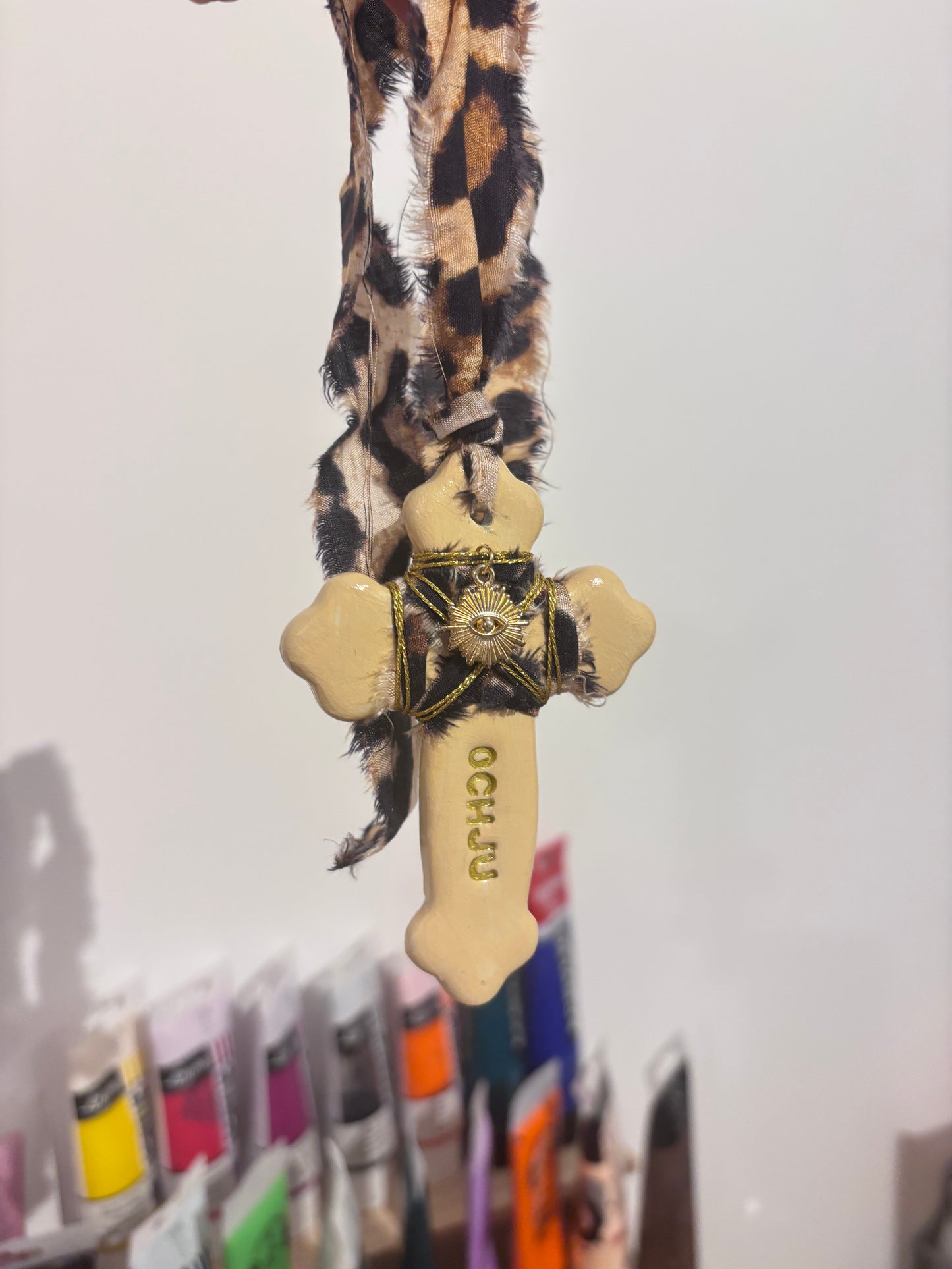 Suspension Murale Croix Beige "OCHJU"