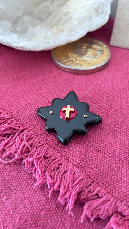 Magnet Noir Croix Rouge