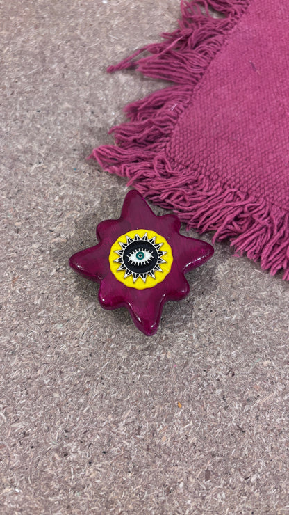 Magnet Fuschia Oeil Jaune