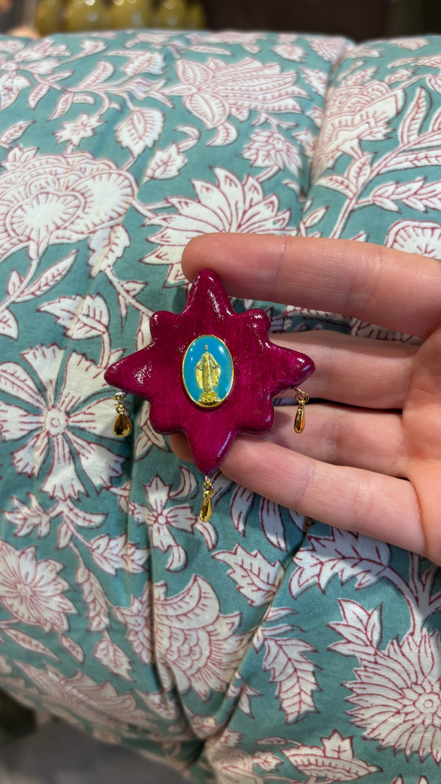 Magnet Fuschia Madone Bleue