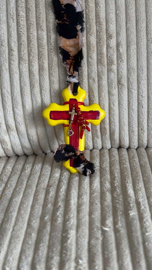 Suspension Murale Croix - grigri corail