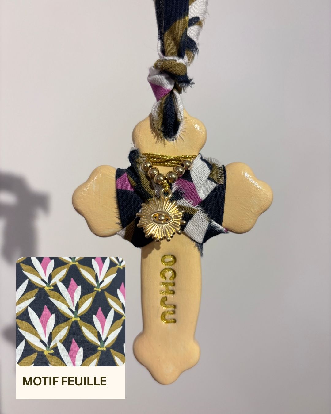Suspension Murale Croix Beige "OCHJU"