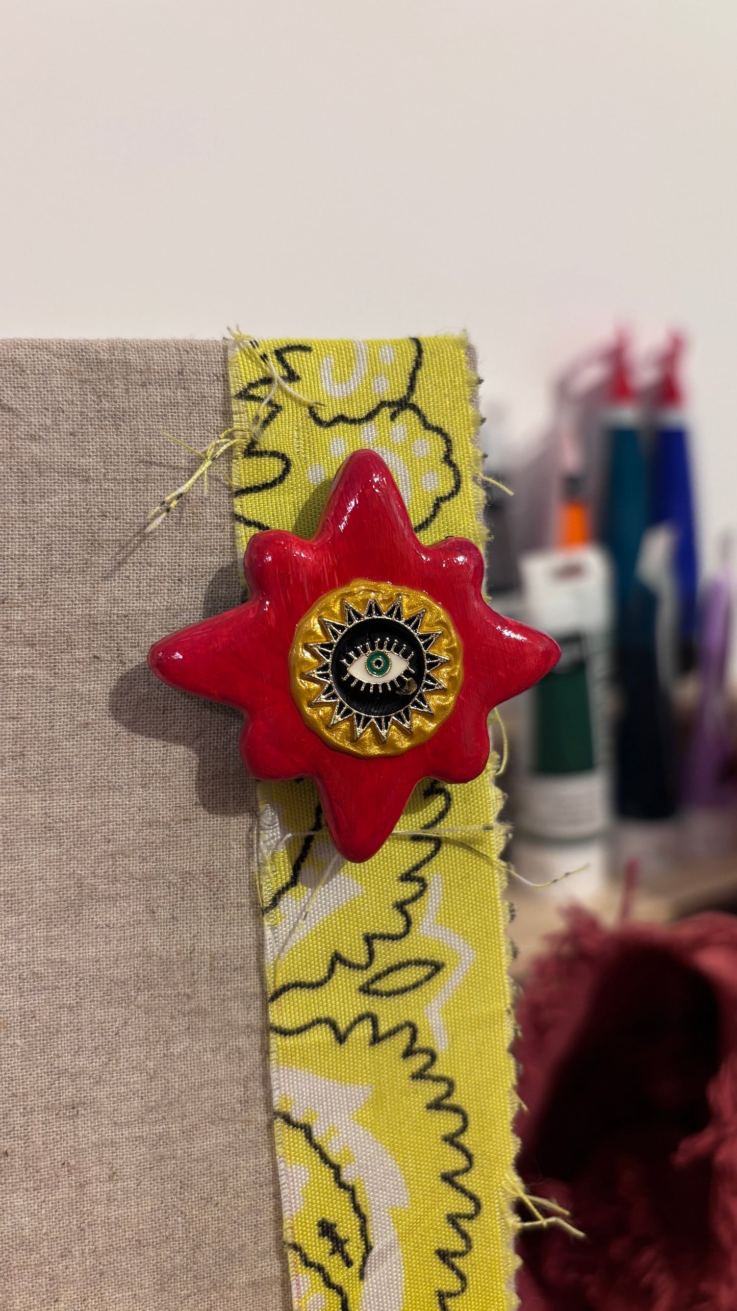 Magnet Rouge Oeil Protecteur