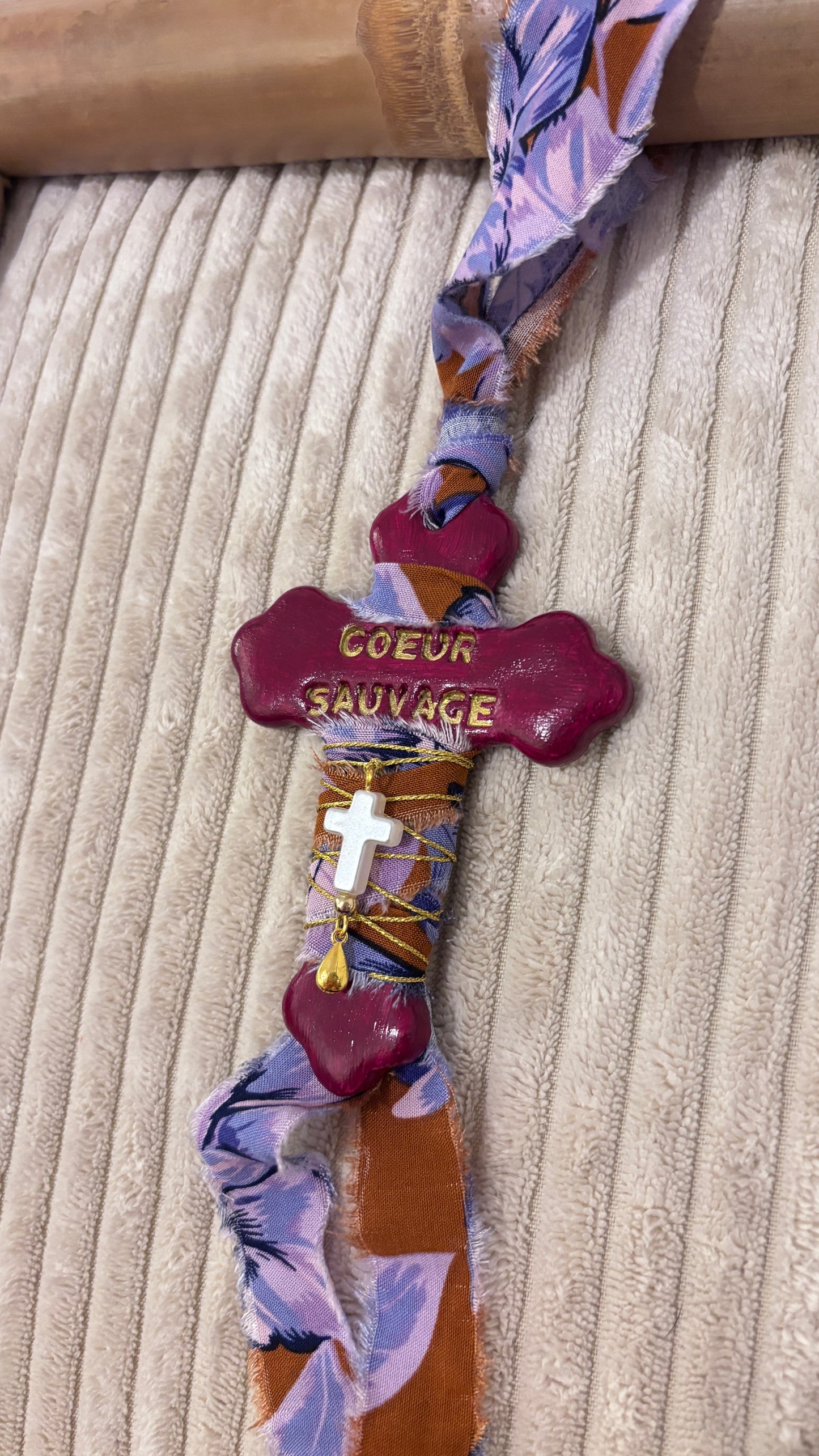 Suspension Murale Croix "COEUR SAUVAGE"