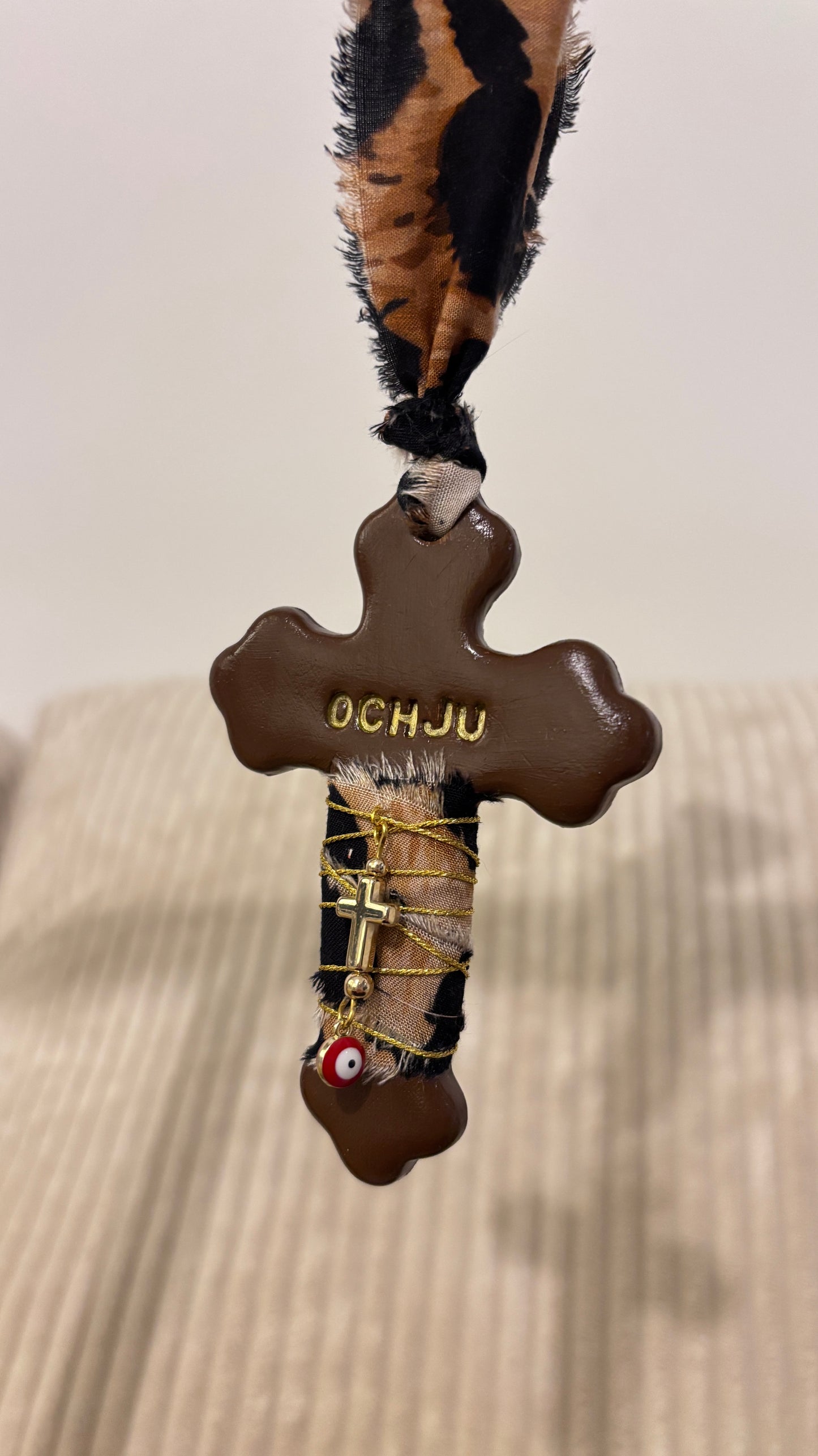 Suspension Murale Croix "OCHJU"