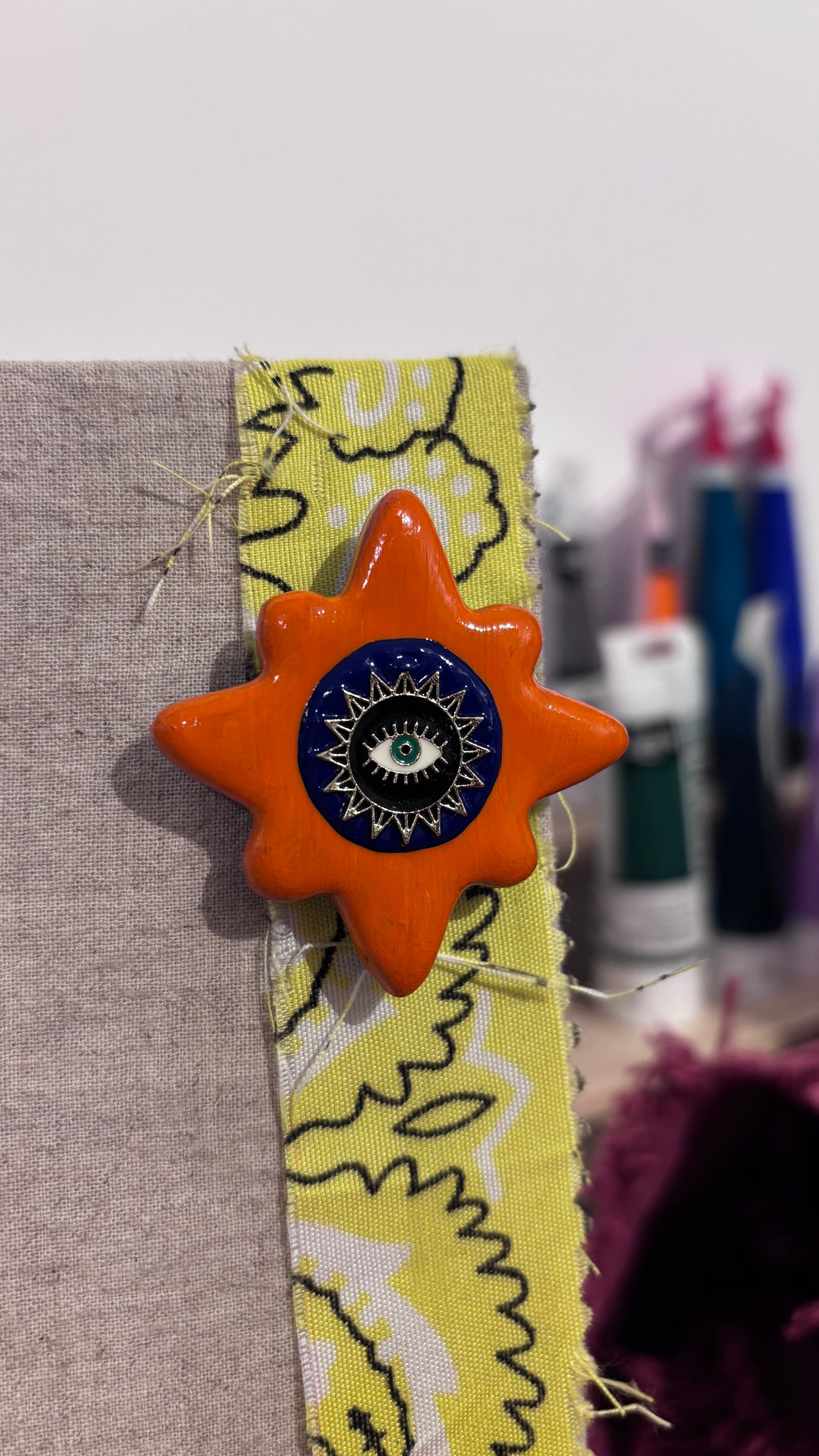 Magnet Orange Oeil Protecteur