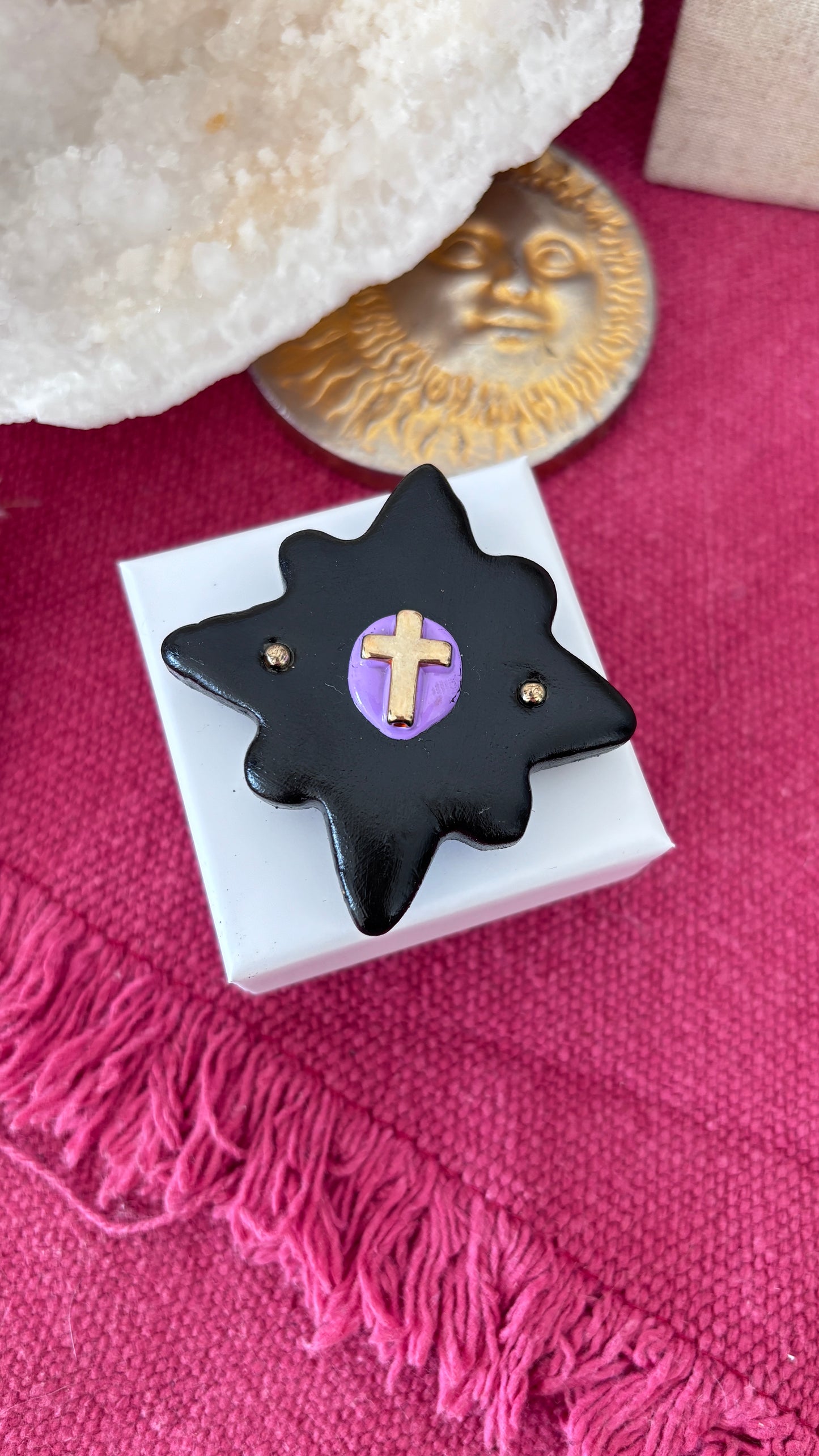 Magnet Noir Croix Lila