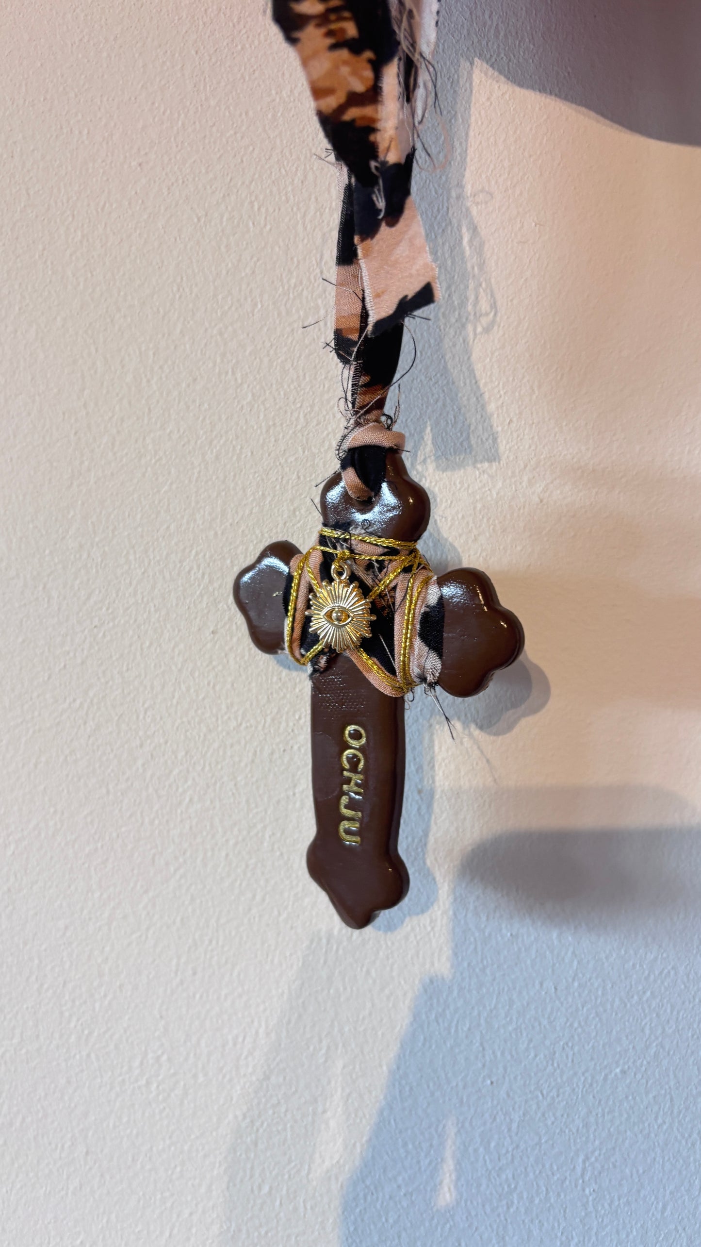 Suspension Murale Croix Chocolat "OCHJU"