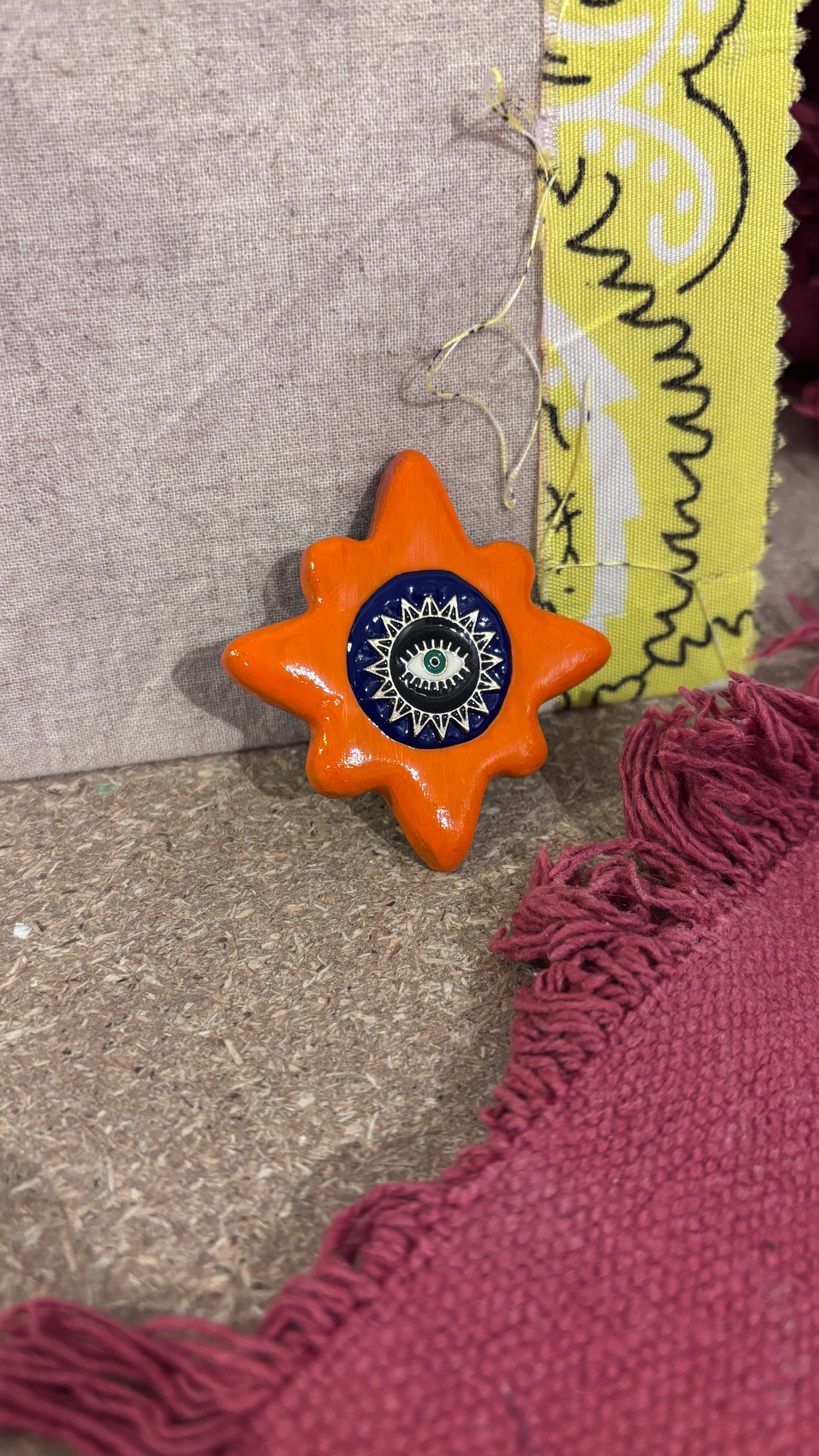 Magnet Orange Oeil Protecteur